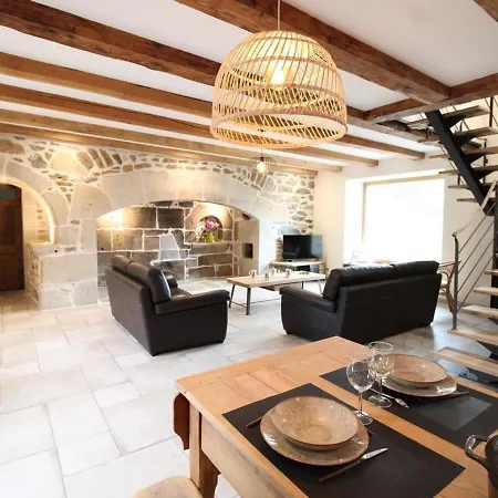 Semesterbostad Charmante Maison De Montagne Renovee, Peche Et Randonnee Au Cantal, 6 Pers, Equipe - Fr-1-742-518
