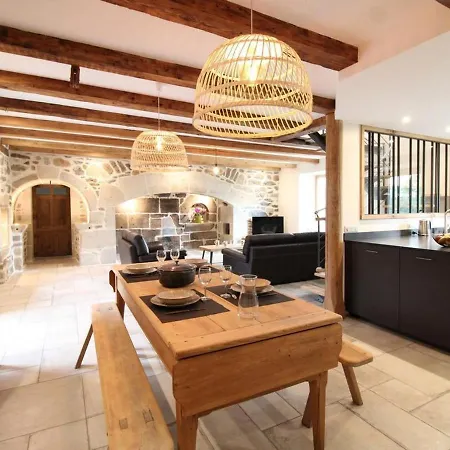Semesterbostad Charmante Maison De Montagne Renovee, Peche Et Randonnee Au Cantal, 6 Pers, Equipe - Fr-1-742-518