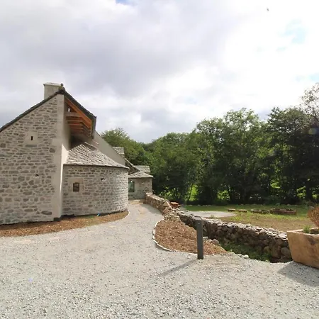 Charmante Maison De Montagne Renovee, Peche Et Randonnee Au Cantal, 6 Pers, Equipe - Fr-1-742-518 *