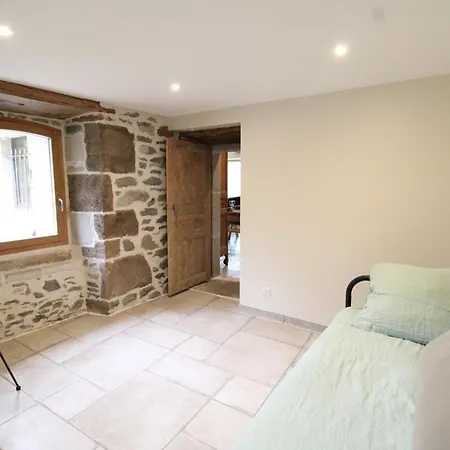 Semesterbostad Charmante Maison De Montagne Renovee, Peche Et Randonnee Au Cantal, 6 Pers, Equipe - Fr-1-742-518