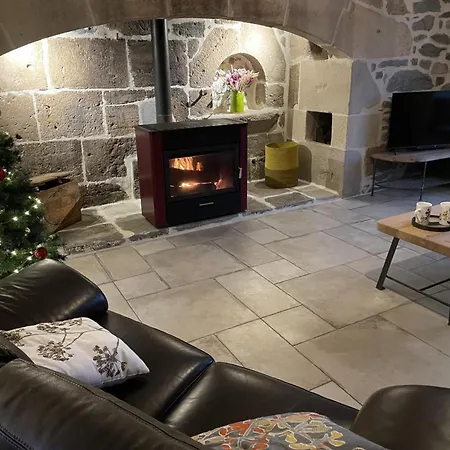 Semesterbostad Charmante Maison De Montagne Renovee, Peche Et Randonnee Au Cantal, 6 Pers, Equipe - Fr-1-742-518 *