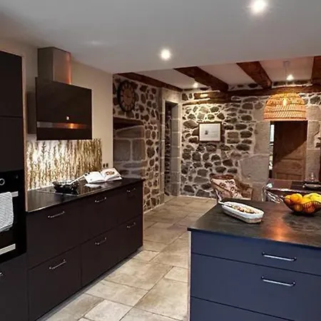 Semesterbostad Charmante Maison De Montagne Renovee, Peche Et Randonnee Au Cantal, 6 Pers, Equipe - Fr-1-742-518