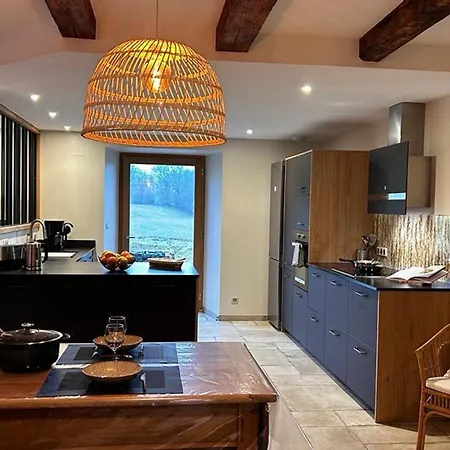 Charmante Maison De Montagne Renovee, Peche Et Randonnee Au Cantal, 6 Pers, Equipe - Fr-1-742-518 *